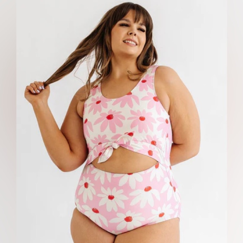 Lime Ricki pink Daisy/Cloud Daisy Knotted One-Piece medium NWT